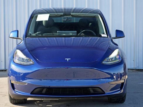 Used 2023 Tesla Model Y Long Range image 48