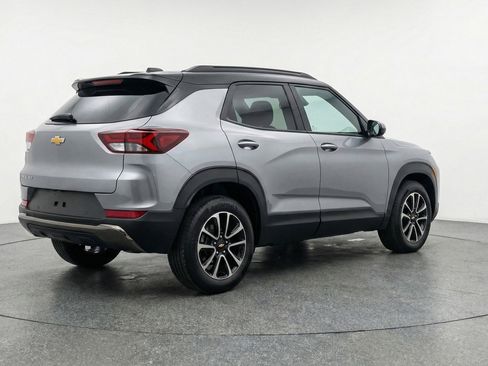 Used 2025 Chevrolet TrailBlazer LT image 9