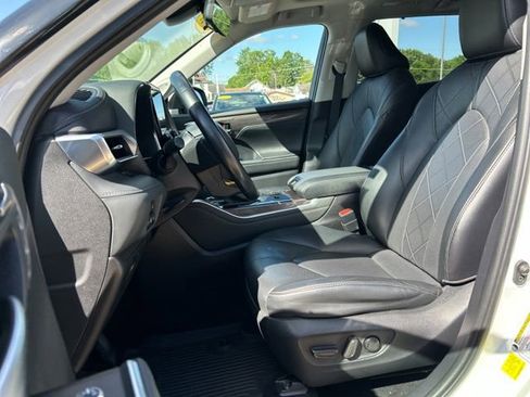 Used 2021 Toyota Highlander Platinum AWD/4WD image 33