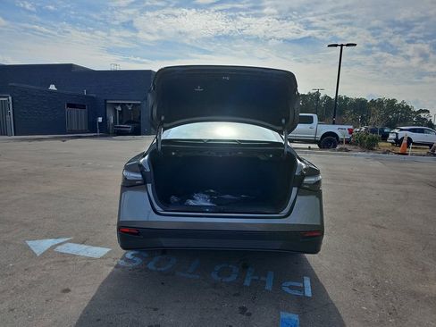 New 2026 Nissan Sentra SV w/ Floor Mat Package FWD image 15