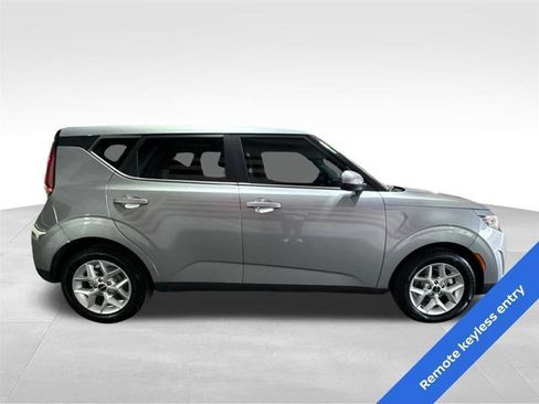 Used 2023 Kia Soul LX w/ Option Group 015 FWD image 4