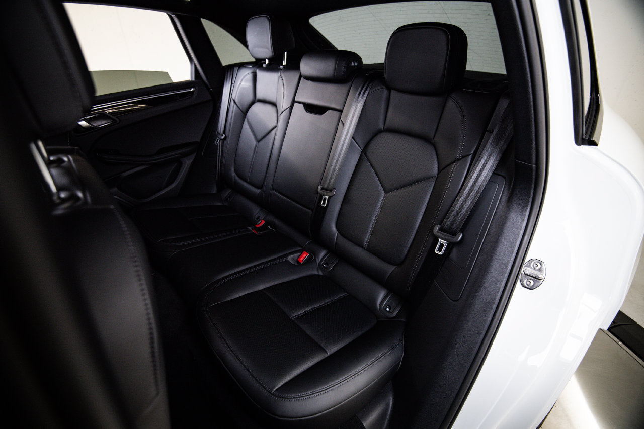 Certified 2026 Porsche Macan AWD/4WD image 24