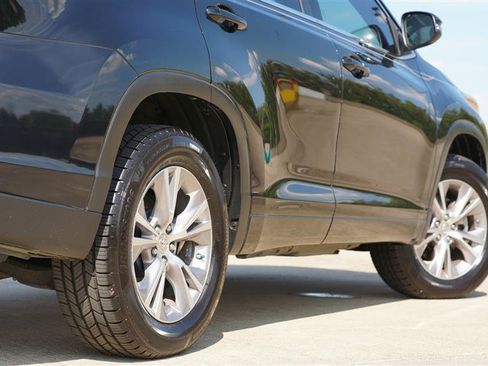 Used 2015 Toyota Highlander XLE FWD image 19