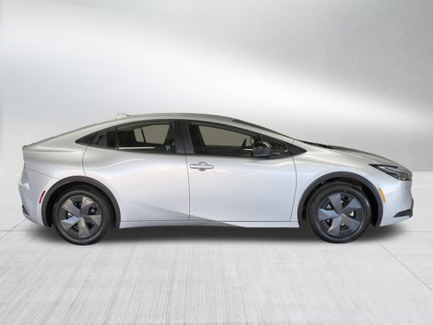 Certified 2025 Toyota Prius LE image 9
