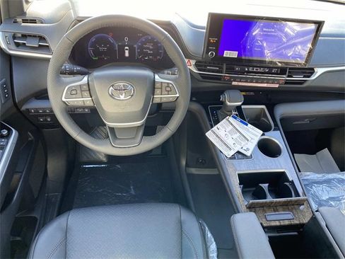 New 2026 Toyota Sienna Limited image 10