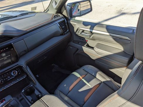 Used 2025 GMC Sierra 1500 AT4 image 16