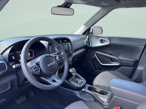 Used 2025 Kia Soul LX w/ LX Technology Package FWD image 12