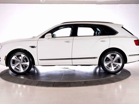 Used 2019 Bentley Bentayga image 2