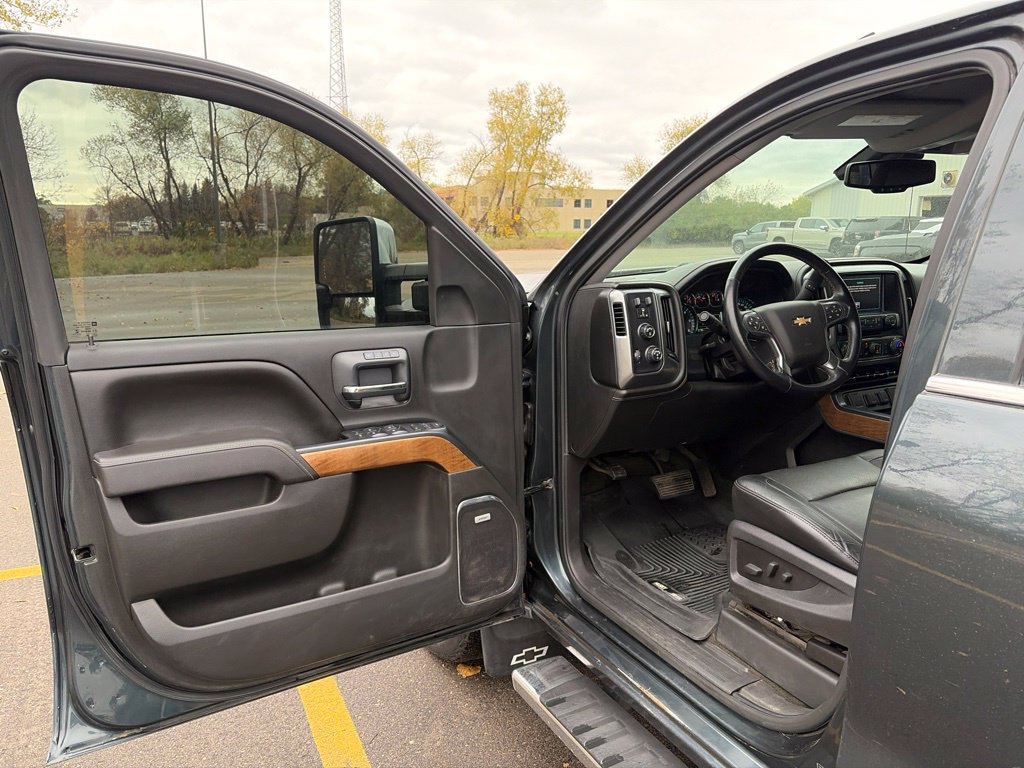 Used 2017 Chevrolet Silverado 1500 LTZ w/ LTZ Plus Package AWD/4WD image 13