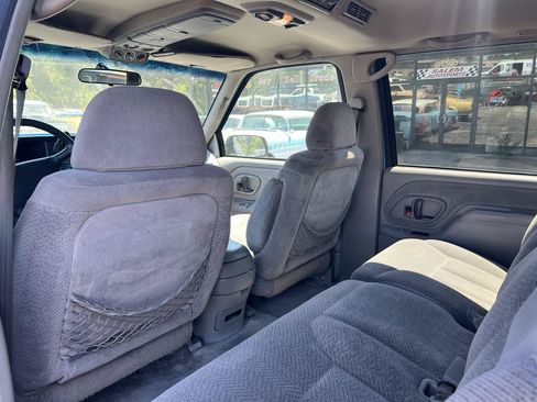 Used 1995 Chevrolet Suburban 4WD image 12
