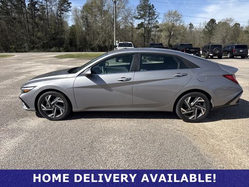 Used 2025 Hyundai Elantra SEL FWD image 11