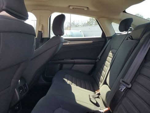 Used 2017 Ford Fusion SE w/ Fusion SE Technology Package image 11