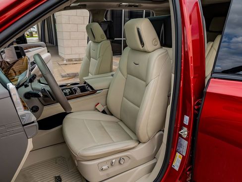 Used 2025 Cadillac Escalade Sport Platinum w/ LPO, Floor Liner Package image 30