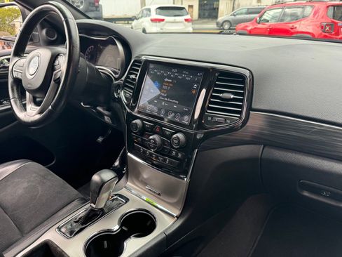 Used 2021 Jeep Grand Cherokee Laredo X image 17