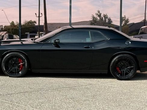 Used 2015 Dodge Challenger SRT Hellcat RWD image 4