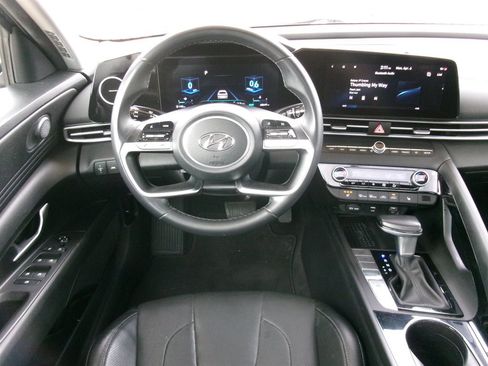 Used 2022 Hyundai Elantra Limited FWD image 23