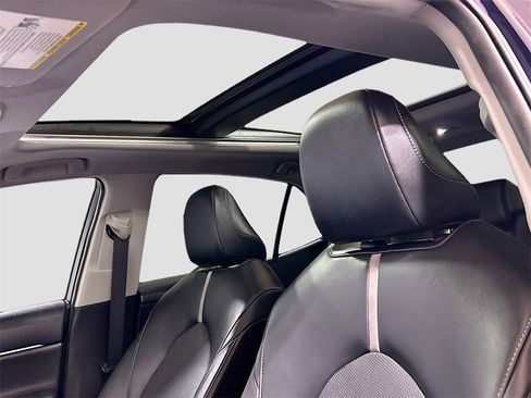 Used 2022 Toyota Camry XSE image 19