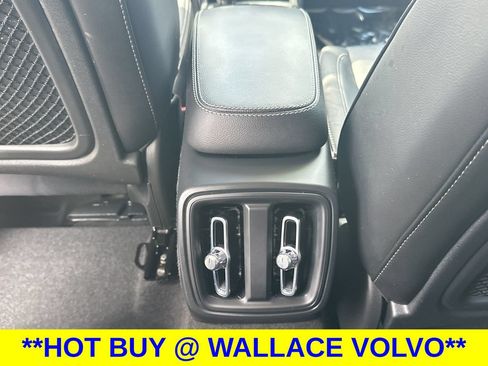 Used 2024 Volvo XC40 B5 Core AWD/4WD image 15