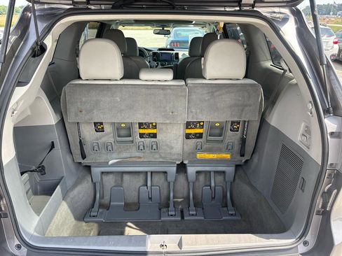 Used 2014 Toyota Sienna XLE w/ XLE Premium Package FWD image 22
