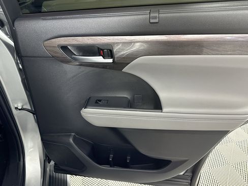 Used 2022 Toyota Highlander Platinum image 27