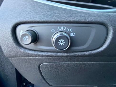 Used 2020 Chevrolet Malibu Premier FWD image 32