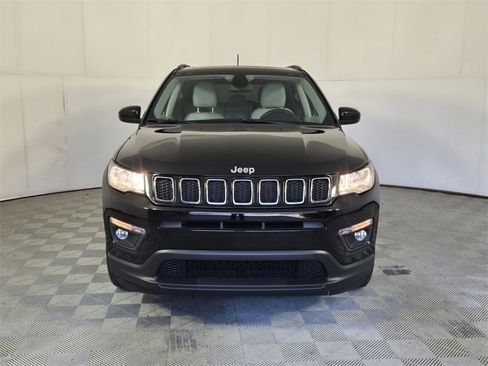 Used 2018 Jeep Compass Latitude image 3