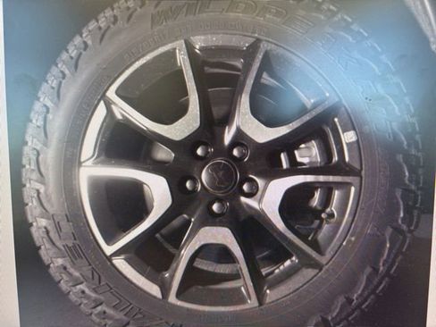 Used 2025 Jeep Compass Trailhawk AWD/4WD image 3