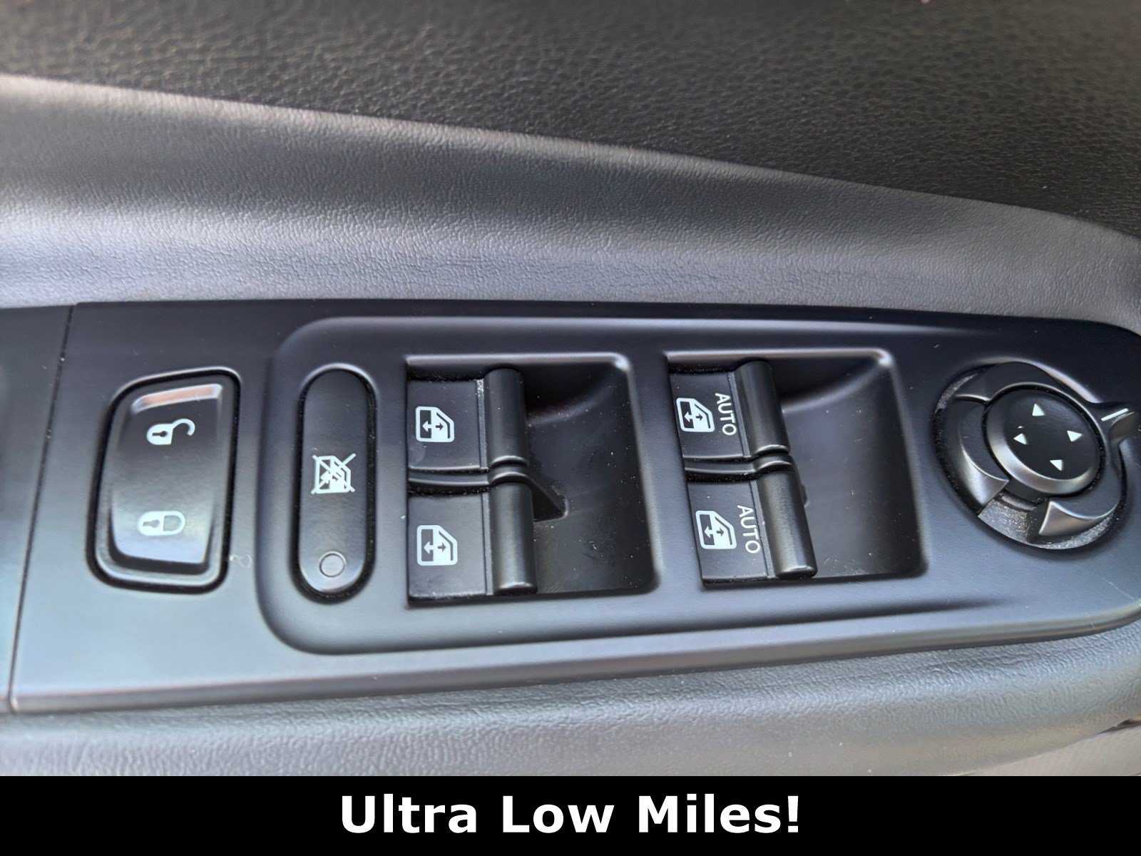 Used 2017 Jeep Renegade Altitude AWD/4WD image 13