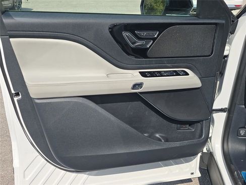 New 2026 Lincoln Aviator 2WD image 12