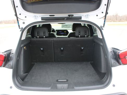 Used 2025 Chevrolet Trax LT w/ LT Convenience Package image 14