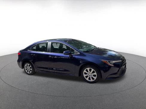 Used 2025 Toyota Corolla LE FWD image 2