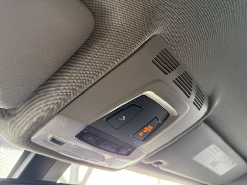 Used 2018 BMW 320i Sedan image 16