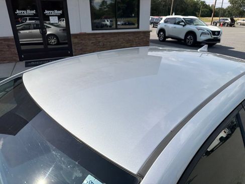 Used 2020 Toyota Corolla LE FWD image 12