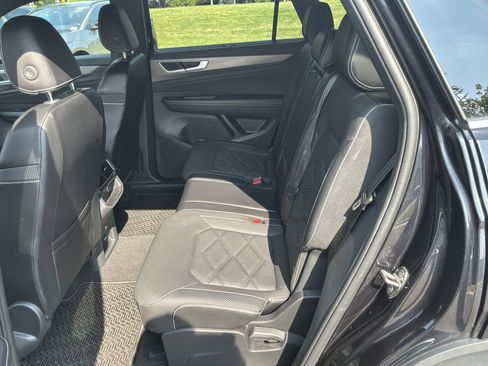 Used 2024 Volkswagen Atlas Cross Sport SE FWD image 10
