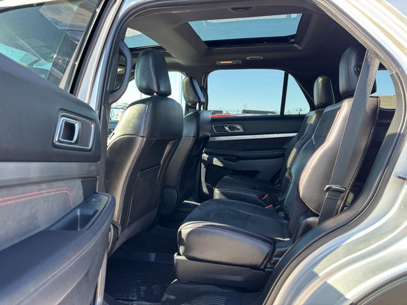 Used 2018 Ford Explorer XLT w/ Equipment Group 202A AWD/4WD image 14
