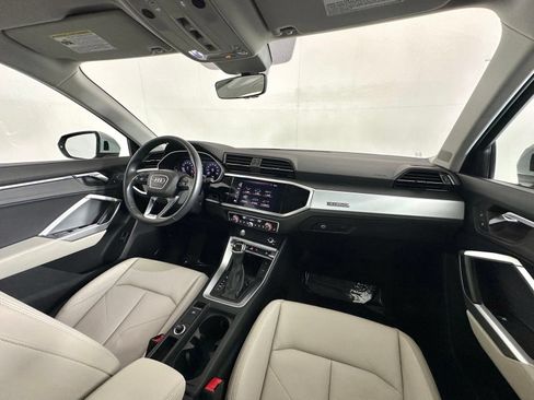 Used 2019 Audi Q3 2.0T Premium w/ Convenience Package AWD/4WD image 2