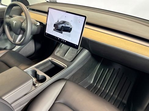 Used 2022 Tesla Model Y Long Range AWD/4WD image 26