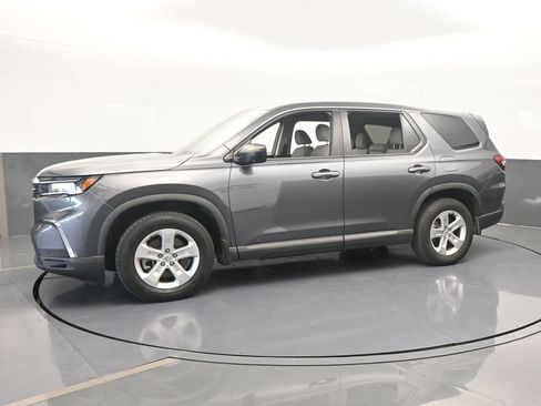 Used 2023 Honda Pilot LX image 2