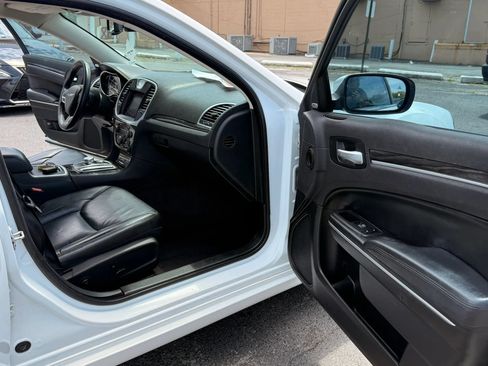 Used 2019 Chrysler 300 Touring L w/ Quick Order Package 22F RWD image 17