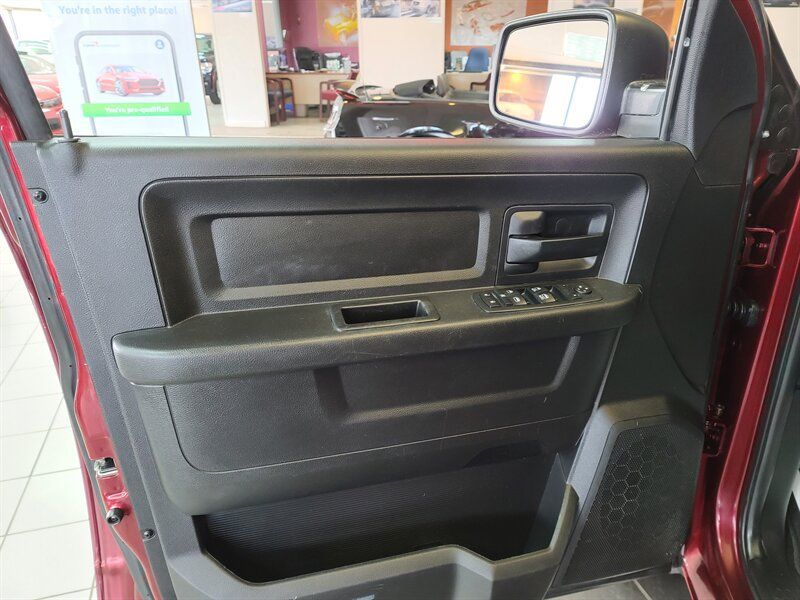 Used 2017 RAM 1500 Express AWD/4WD image 8