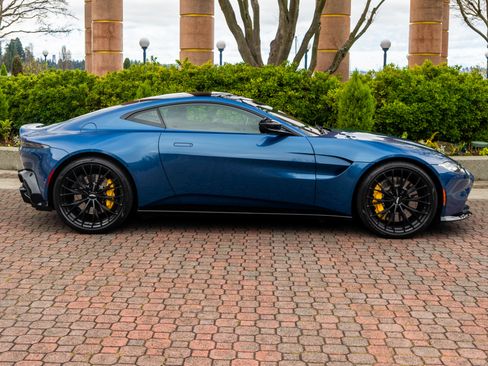 Used 2022 Aston Martin V8 Vantage Coupe image 45