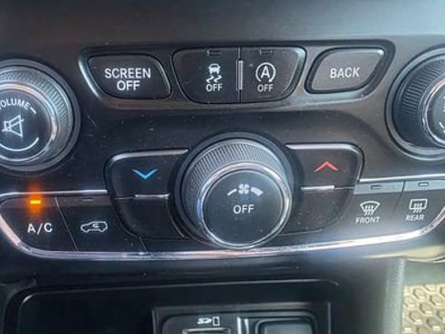 Used 2017 Jeep Cherokee Trailhawk w/ Cold Weather Group AWD/4WD image 22