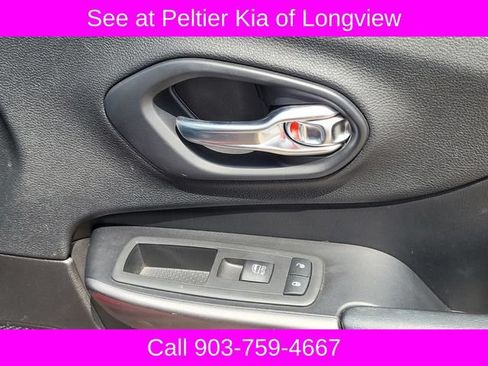 Used 2019 Jeep Cherokee Limited FWD image 12
