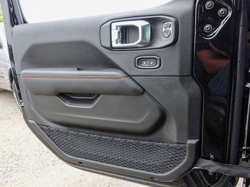 New 2025 Jeep Gladiator Rubicon image 25