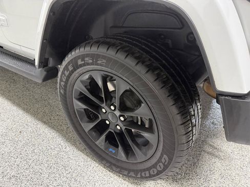 Used 2022 Jeep Wrangler Unlimited Sahara image 24