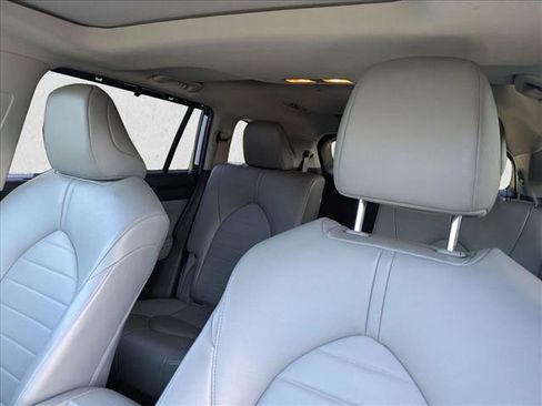 Used 2022 Toyota Highlander XLE AWD/4WD image 5