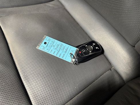 Used 2018 Buick Enclave Essence image 32