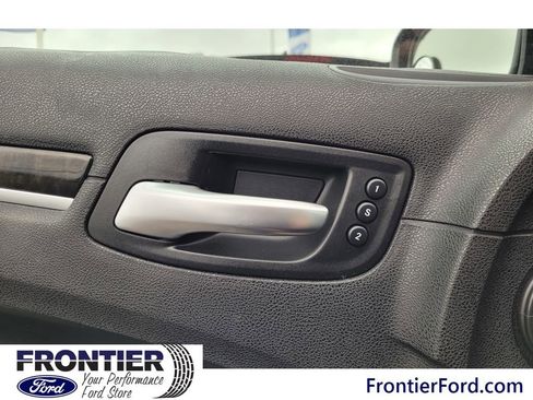 Used 2016 Chrysler 300 C RWD image 18