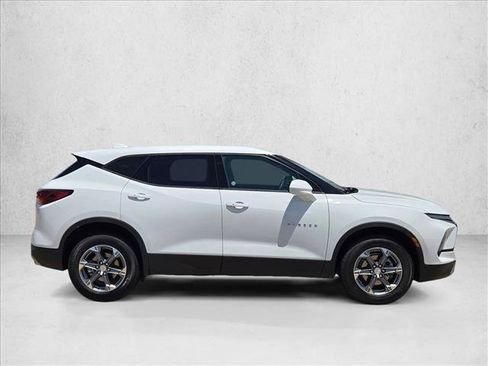 Used 2025 Chevrolet Blazer LT AWD/4WD image 4