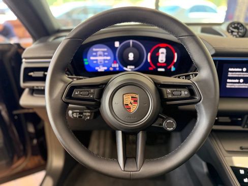 Used 2025 Porsche Macan Electric RWD image 25